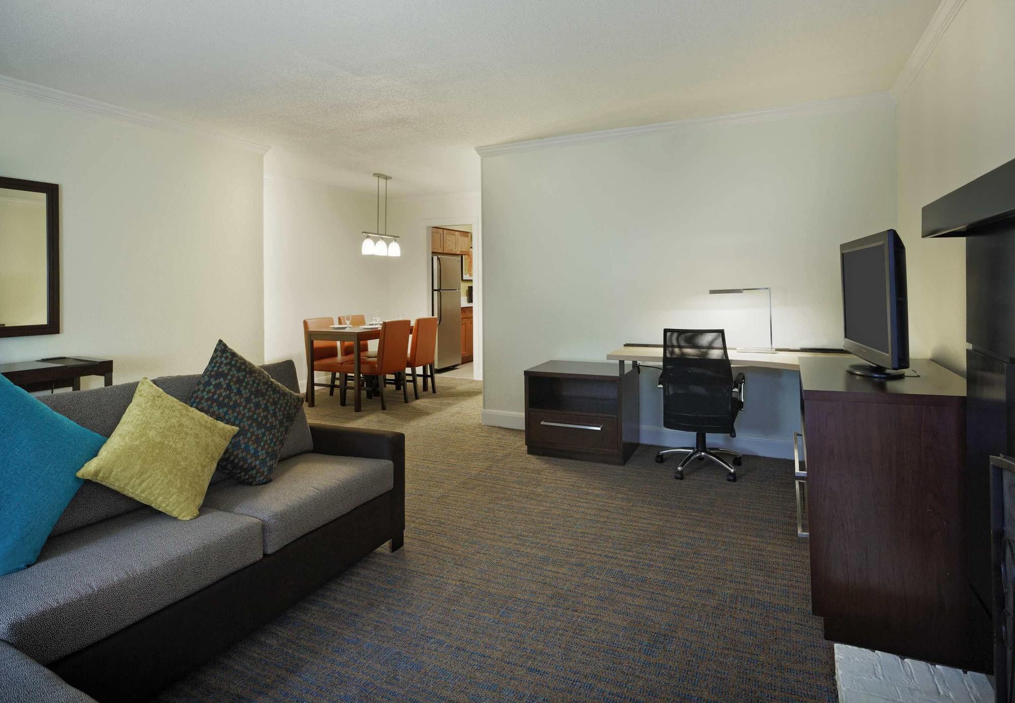 Hotel By The Galleria 3*